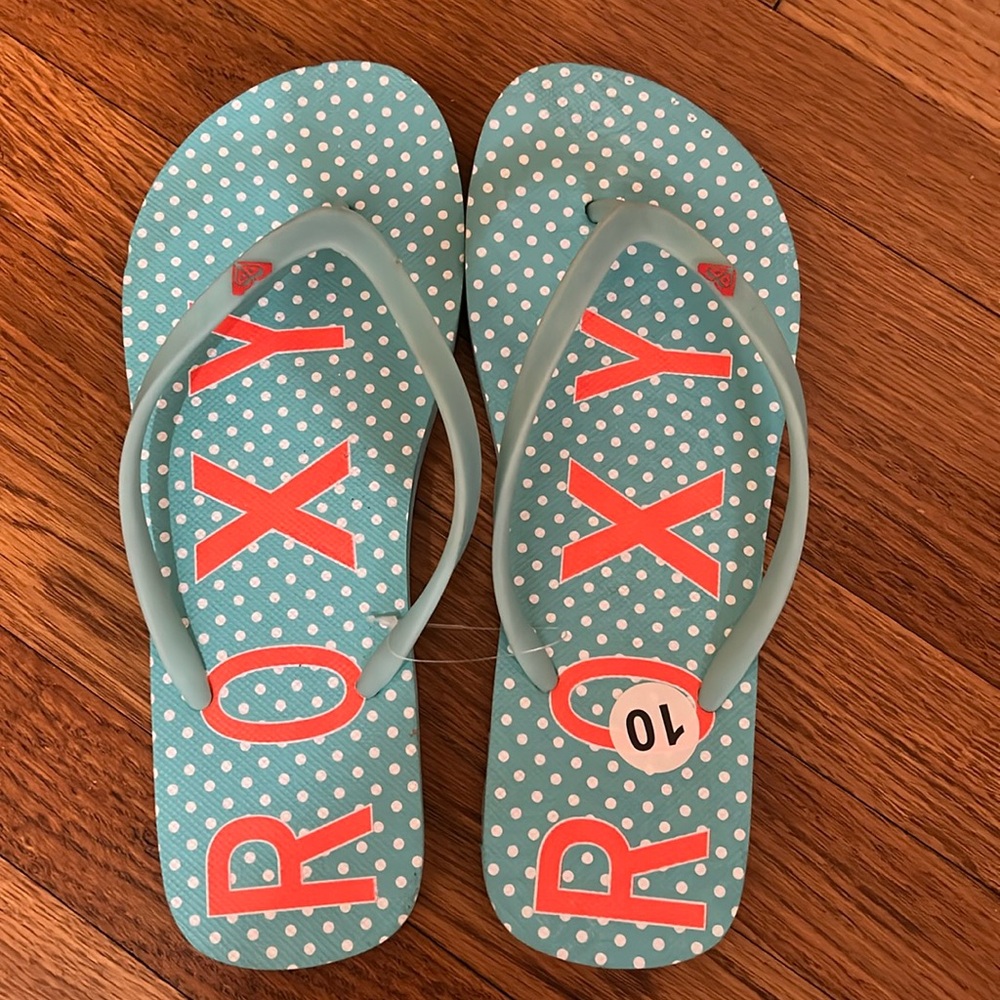 NWOT  Roxy flip flops size 10